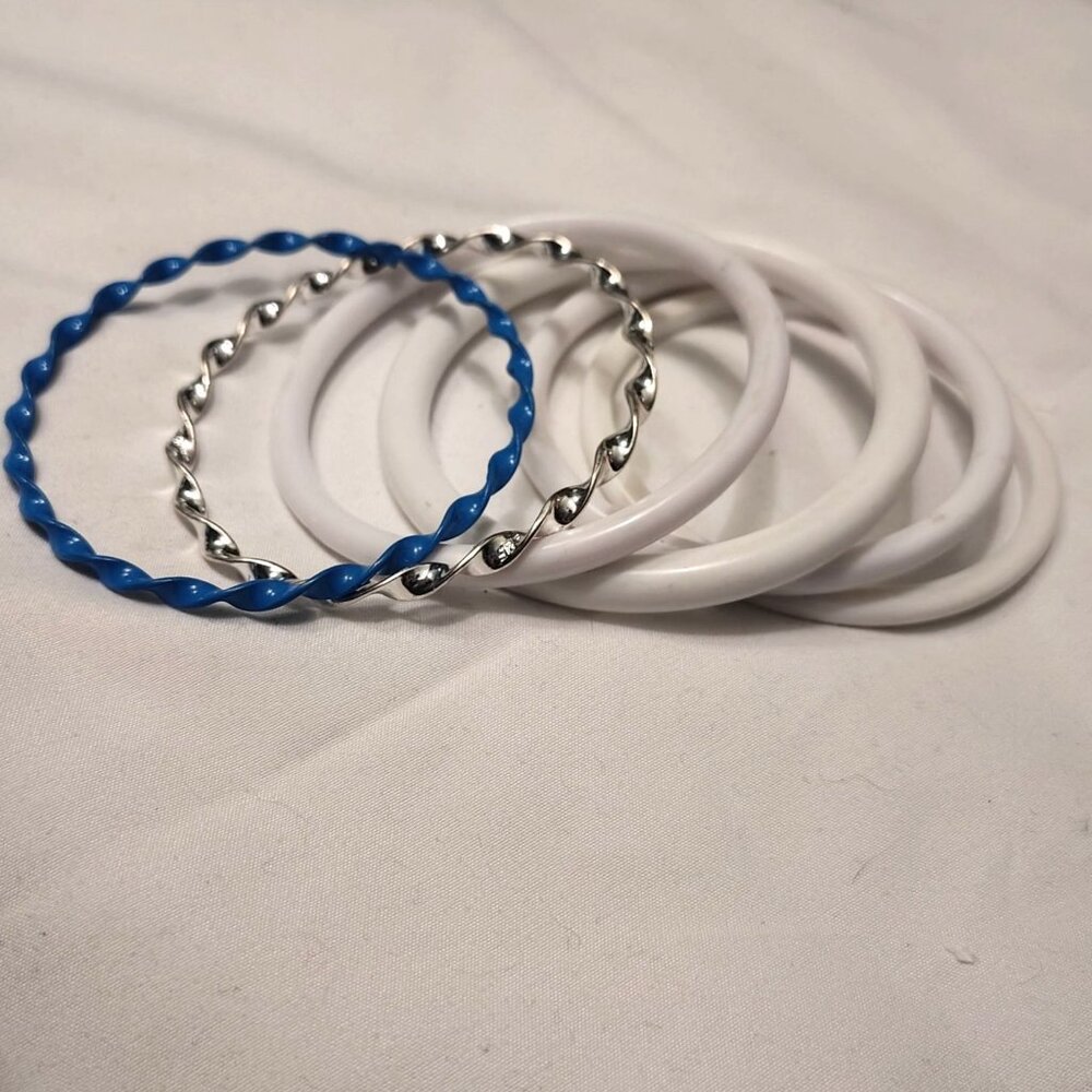 White & Blue Mixed Media Acrylic & Metal Bangle‎ Bracelets - Vintage Style Beach - Picture 3 of 8